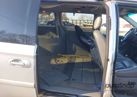 2007 Chrysler Town & Country Touring from USA, damaged, VIN 2A4GP54L27R136121